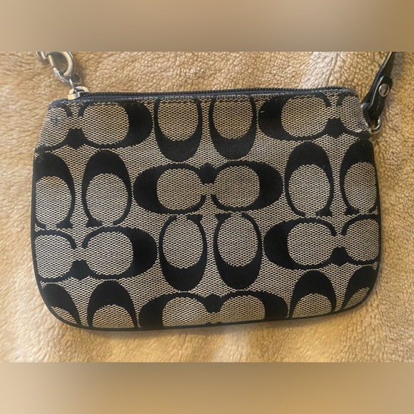 Coach wristlet - Picture 3 of 6